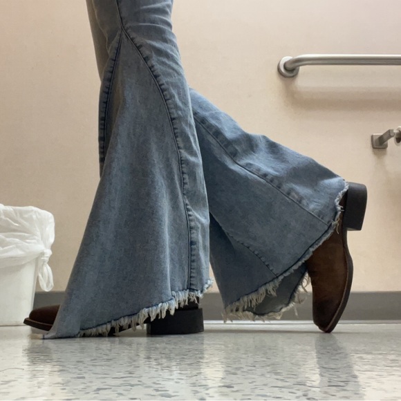 Ariat Womens Dark Brown square toed boots - Picture 4 of 7